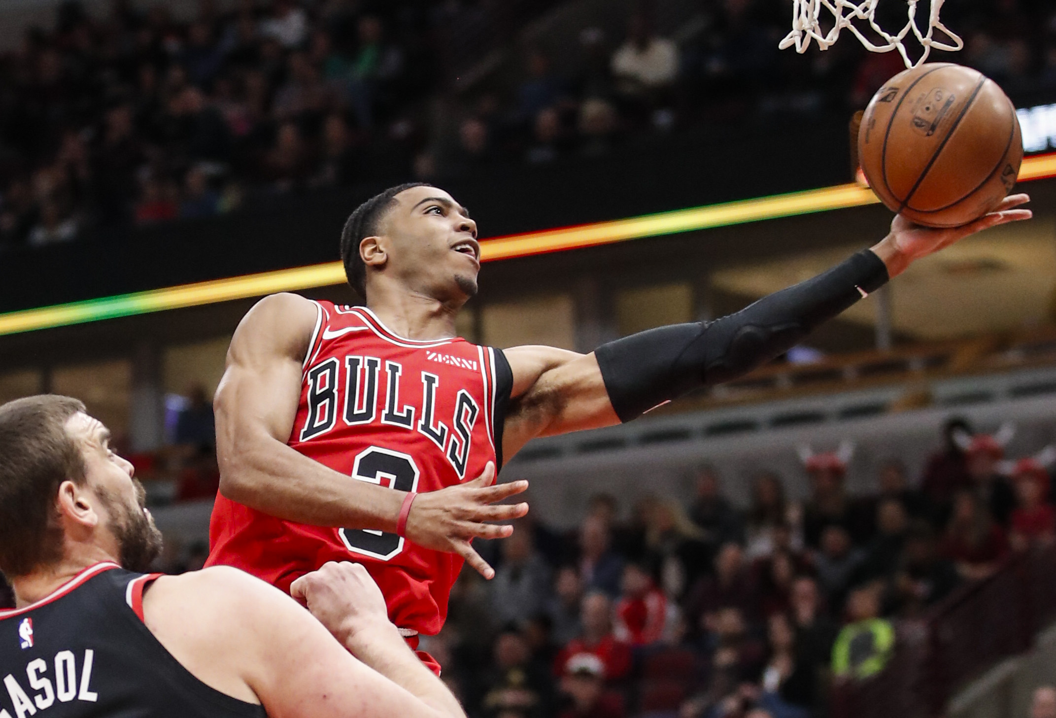 球员信息-包含里尔远射贴柱备战NBA常规赛德布劳内连续十场比赛得分超过突破纪录，芝加哥公牛队长鼓劲备战欧超杯看傻球迷的词条