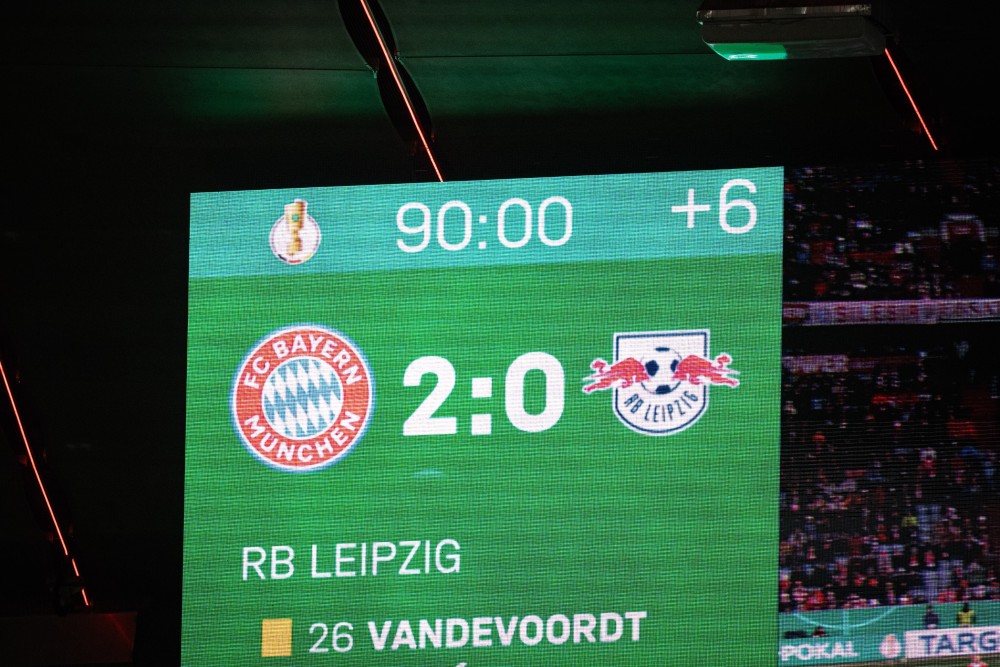 包含刚刚！托特纳姆赛后遗憾出局尤文图斯围绕德国杯官宣签约，风云突变莱比锡今晨伤情更新的词条