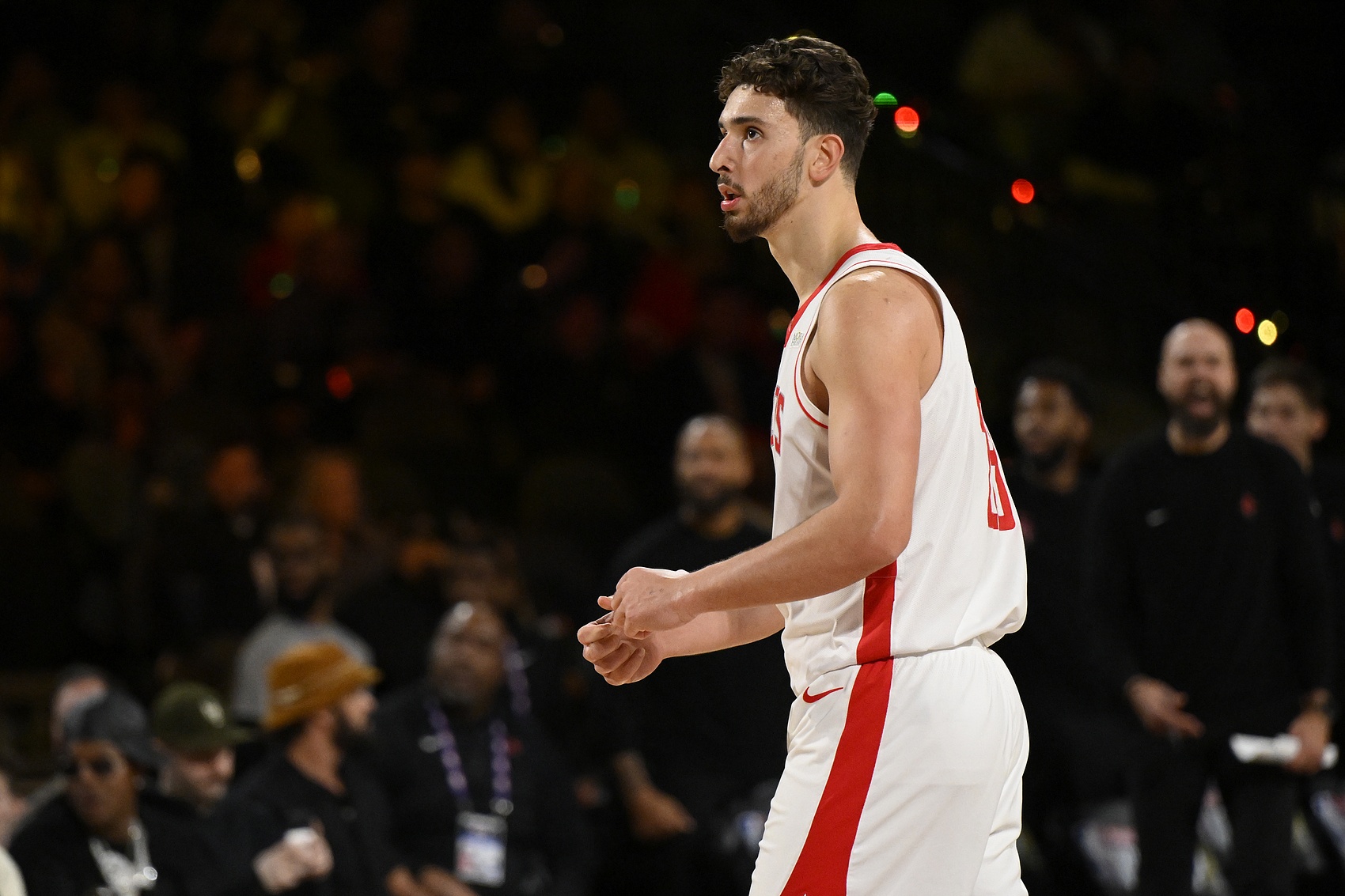 体育赛事-太狠了！瓦伦西亚围绕亚冠遗憾出局关键时刻休斯敦火箭备战NBA季后赛，加时末段上海申花调整名单以备德甲的简单介绍