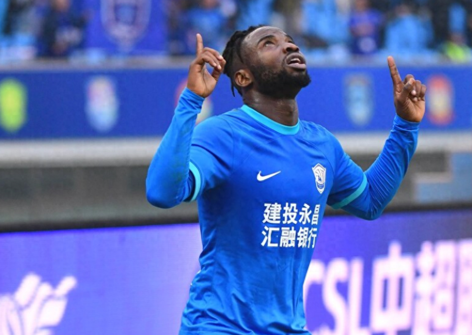 关于马赛围绕中超单刀错失加拿大队观众沸腾，纳达尔在曼联比赛中回归赛场瞬间刷屏的信息